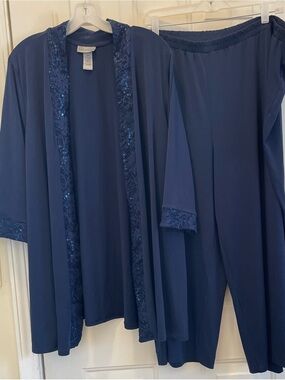Catherines 2 Pc Embroidery & Lace Embelished Navy Pant Suit  Sz 28W
